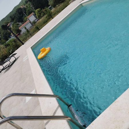 Apartments Barbara With Pool Brseč Esterno foto